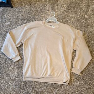 Crewneck Sweater in Beige - Classic Casual Pullover HighLand